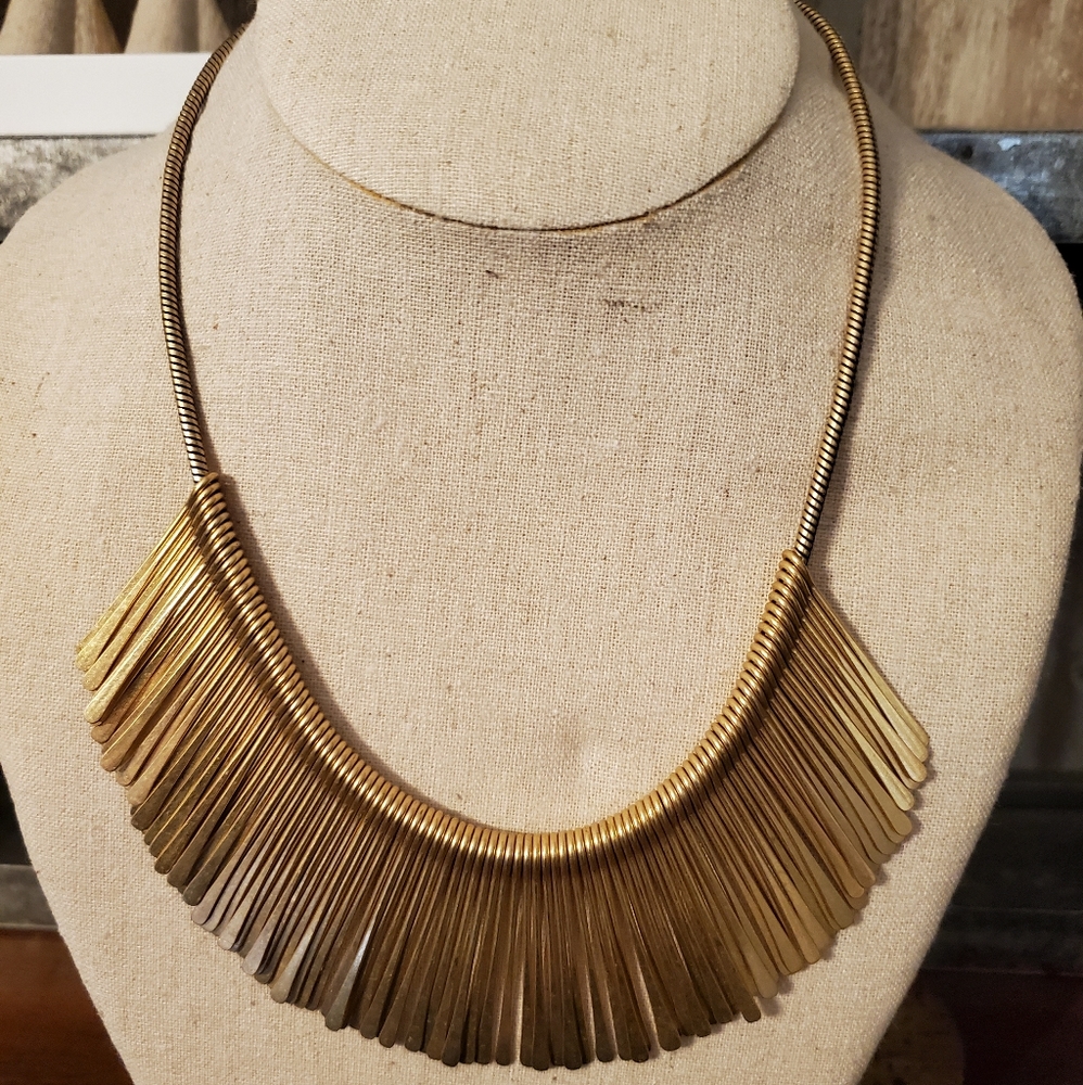 Stella and Dot essential fringe necklace